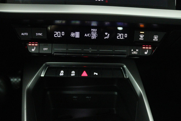 Audi A3 Sportback 30 TFSI Attitude (DIGITALE COCKPIT, STOELVERWARMING, CRUISE CONTROL, LANE-ASSIST, PARKEERSENSOREN)