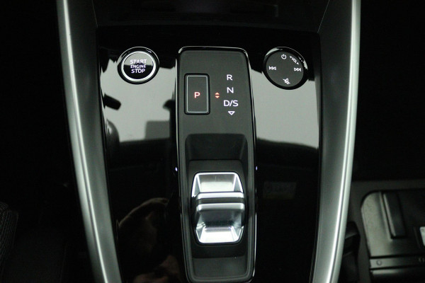 Audi A3 Sportback 30 TFSI Attitude (DIGITALE COCKPIT, STOELVERWARMING, CRUISE CONTROL, LANE-ASSIST, PARKEERSENSOREN)