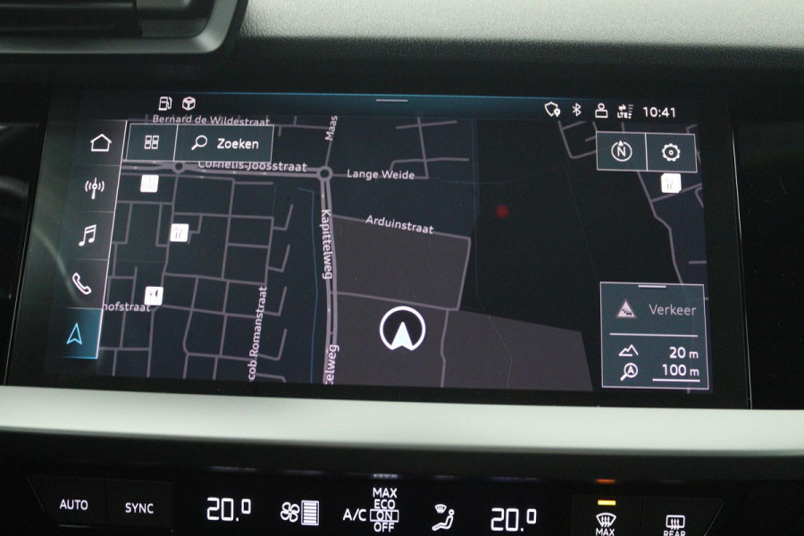 Audi A3 Sportback 30 TFSI Attitude (DIGITALE COCKPIT, STOELVERWARMING, CRUISE CONTROL, LANE-ASSIST, PARKEERSENSOREN)