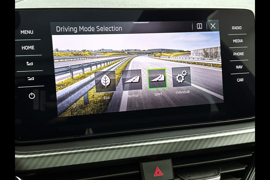 Škoda Kamiq 1.0 TSI Monte Carlo Edition(Dealer OnderH, Panorama, Carplay/ Android, Digitale Dash, Camera, Kuipstoelen, Etc)