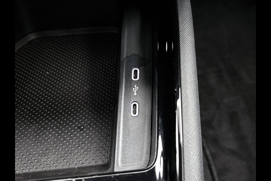 Škoda Kamiq 1.0 TSI Monte Carlo Edition(Dealer OnderH, Panorama, Carplay/ Android, Digitale Dash, Camera, Kuipstoelen, Etc)