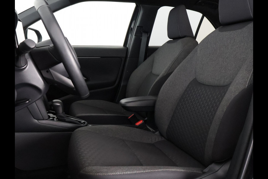 Toyota Yaris Cross 1.5 HYBRID DYNAMIC LUXERY BIJNA 2025 GARANT 12-'34 PDC V+A. BLIND SPOT. STUUR/STOELVERWARMING APPLE CARPLAY/ANDROID.