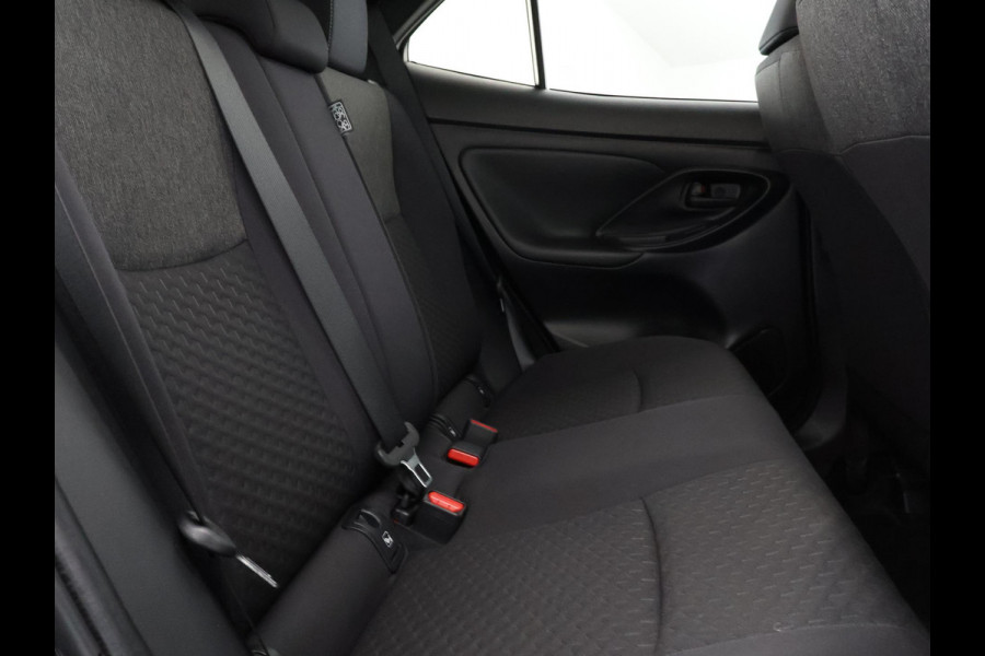 Toyota Yaris Cross 1.5 HYBRID DYNAMIC LUXERY BIJNA 2025 GARANT 12-'34 PDC V+A. BLIND SPOT. STUUR/STOELVERWARMING APPLE CARPLAY/ANDROID.