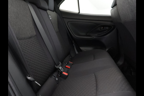 Toyota Yaris Cross 1.5 HYBRID DYNAMIC LUXERY BIJNA 2025 GARANT 12-'34 PDC V+A. BLIND SPOT. STUUR/STOELVERWARMING APPLE CARPLAY/ANDROID.