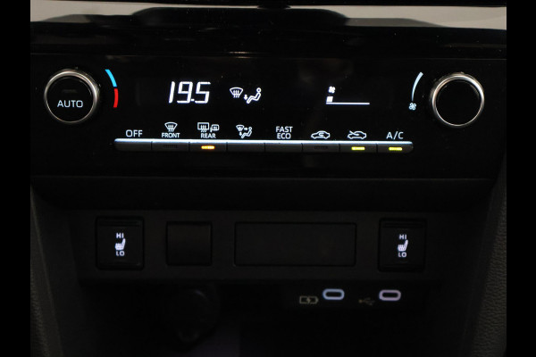 Toyota Yaris Cross 1.5 HYBRID DYNAMIC LUXERY BIJNA 2025 GARANT 12-'34 PDC V+A. BLIND SPOT. STUUR/STOELVERWARMING APPLE CARPLAY/ANDROID.