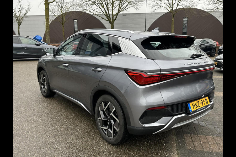 BYD ATTO 3 Design 60 kWh SOH 93% | GROOT SCHERM + ELEKTRISCHE KOFFERRUIMTEKLEP | COMPLETE AUTO | RIJKLAAR INCL. FABRIEKSGARANTIE T/M 2029 | AANDRIJFLIJN EN ACCU T/M 2031