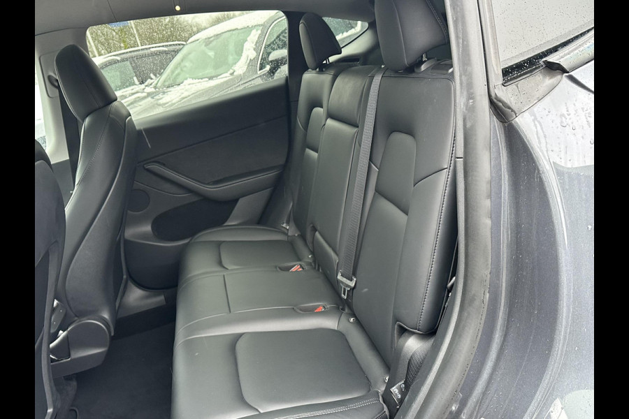 Tesla Model Y Long Range AWD 75 kWh SOH 96% | AFNEEMBARE TREKHAAK | STOEL- EN STUURVERWARMING | FABRIEKSGARANTIE |