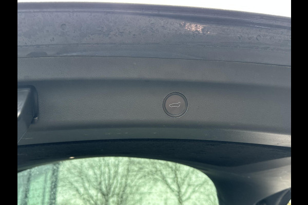 Tesla Model Y Long Range AWD 75 kWh SOH 96% | AFNEEMBARE TREKHAAK | STOEL- EN STUURVERWARMING | FABRIEKSGARANTIE |