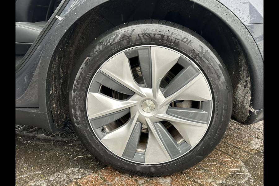 Tesla Model Y Long Range AWD 75 kWh SOH 96% | AFNEEMBARE TREKHAAK | STOEL- EN STUURVERWARMING | FABRIEKSGARANTIE |
