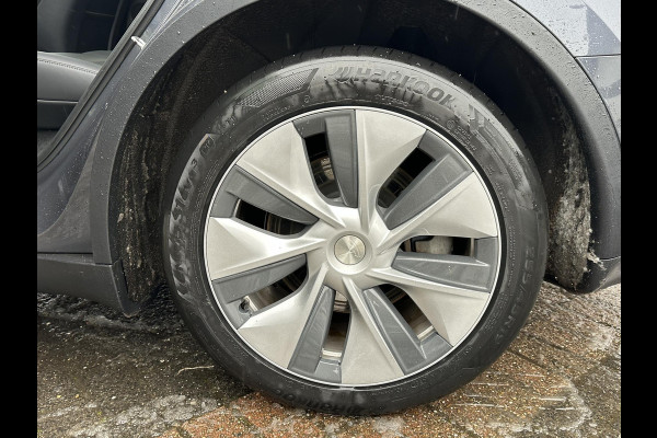 Tesla Model Y Long Range AWD 75 kWh SOH 96% | AFNEEMBARE TREKHAAK | STOEL- EN STUURVERWARMING | FABRIEKSGARANTIE |