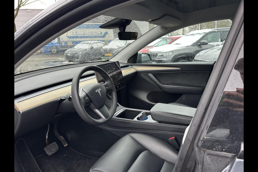Tesla Model Y Long Range AWD 75 kWh SOH 96% | AFNEEMBARE TREKHAAK | STOEL- EN STUURVERWARMING | FABRIEKSGARANTIE |