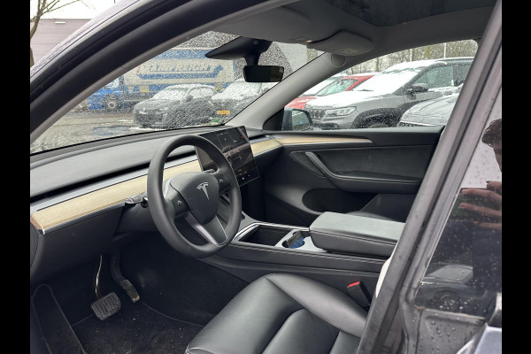 Tesla Model Y Long Range AWD 75 kWh SOH 96% | AFNEEMBARE TREKHAAK | STOEL- EN STUURVERWARMING | FABRIEKSGARANTIE |