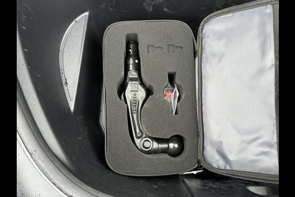 Tesla Model Y Long Range AWD 75 kWh SOH 96% | AFNEEMBARE TREKHAAK | STOEL- EN STUURVERWARMING | FABRIEKSGARANTIE |