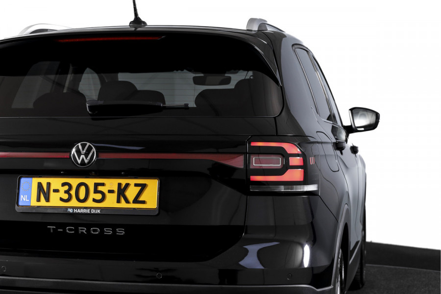 Volkswagen T-Cross 1.5 TSI 150 PK Style - Automaat | Adapt. Cruise | Stoelverw. | PDC | Camera | App. Connect | ECC | Trekhaak | LM 17" |