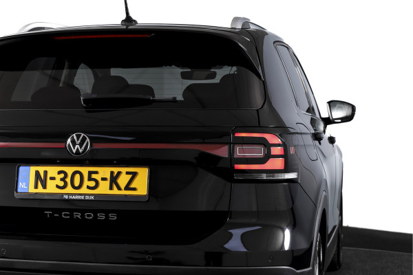 Volkswagen T-Cross 1.5 TSI 150 PK Style - Automaat | Adapt. Cruise | Stoelverw. | PDC | Camera | App. Connect | ECC | Trekhaak | LM 17" |