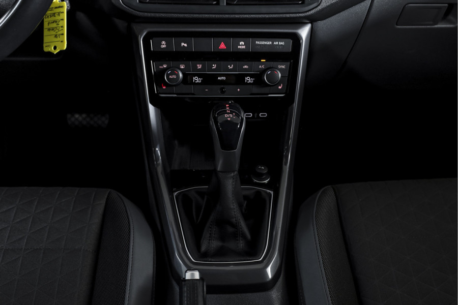 Volkswagen T-Cross 1.5 TSI 150 PK Style - Automaat | Adapt. Cruise | Stoelverw. | PDC | Camera | App. Connect | ECC | Trekhaak | LM 17" |