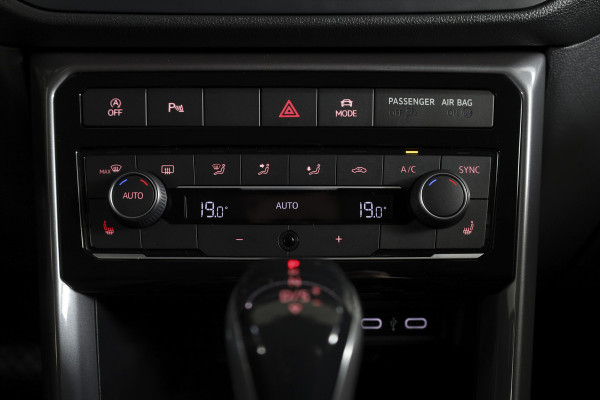 Volkswagen T-Cross 1.5 TSI 150 PK Style - Automaat | Adapt. Cruise | Stoelverw. | PDC | Camera | App. Connect | ECC | Trekhaak | LM 17" |