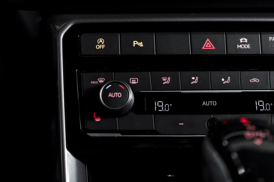 Volkswagen T-Cross 1.5 TSI 150 PK Style - Automaat | Adapt. Cruise | Stoelverw. | PDC | Camera | App. Connect | ECC | Trekhaak | LM 17" |