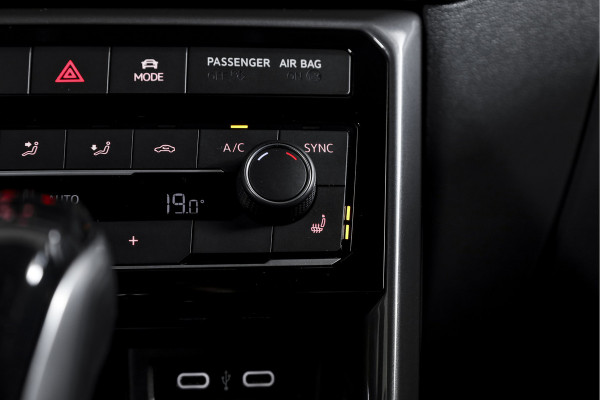 Volkswagen T-Cross 1.5 TSI 150 PK Style - Automaat | Adapt. Cruise | Stoelverw. | PDC | Camera | App. Connect | ECC | Trekhaak | LM 17" |