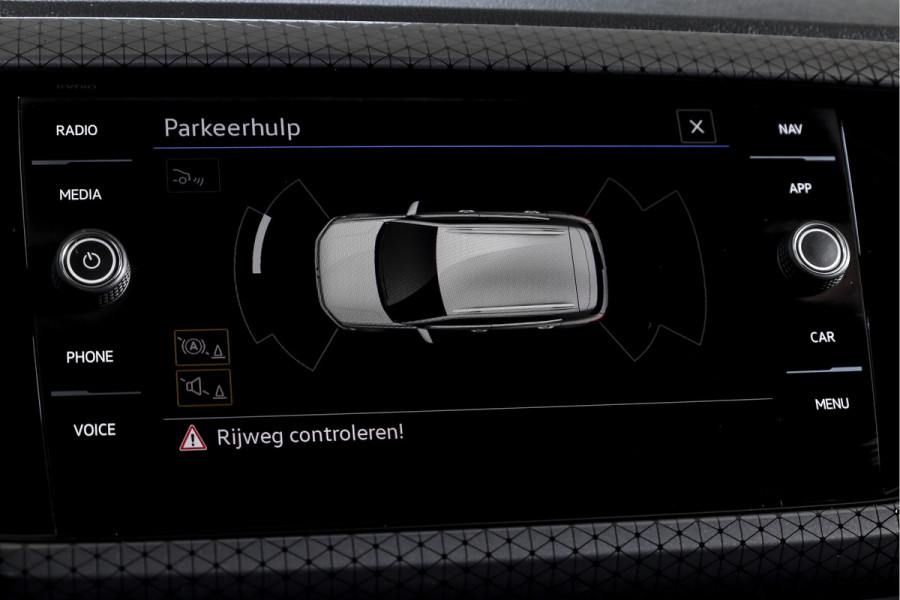 Volkswagen T-Cross 1.5 TSI 150 PK Style - Automaat | Adapt. Cruise | Stoelverw. | PDC | Camera | App. Connect | ECC | Trekhaak | LM 17" |