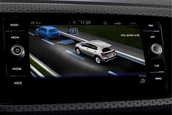 Volkswagen T-Cross 1.5 TSI 150 PK Style - Automaat | Adapt. Cruise | Stoelverw. | PDC | Camera | App. Connect | ECC | Trekhaak | LM 17" |