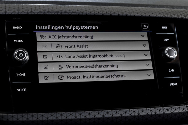 Volkswagen T-Cross 1.5 TSI 150 PK Style - Automaat | Adapt. Cruise | Stoelverw. | PDC | Camera | App. Connect | ECC | Trekhaak | LM 17" |