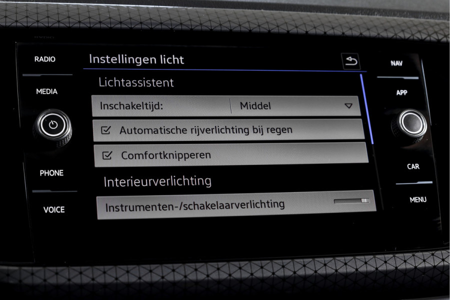 Volkswagen T-Cross 1.5 TSI 150 PK Style - Automaat | Adapt. Cruise | Stoelverw. | PDC | Camera | App. Connect | ECC | Trekhaak | LM 17" |