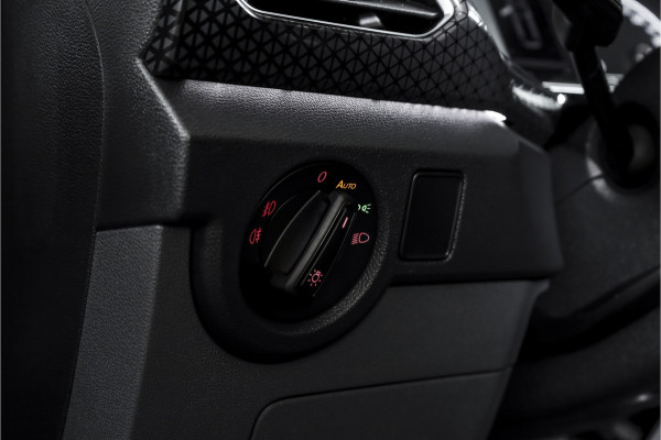 Volkswagen T-Cross 1.5 TSI 150 PK Style - Automaat | Adapt. Cruise | Stoelverw. | PDC | Camera | App. Connect | ECC | Trekhaak | LM 17" |