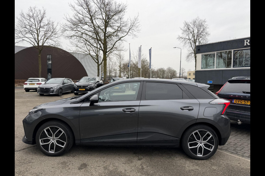 MG Mg4 electric Luxury 64 kWh SOH 95%  7 JAAR GARANTIE BIJ MG| SUPER COMPLETE AUTO| RONDOMZICHT CAMERA| STOEL+ STUUR VERWARMING| DODE HOEK