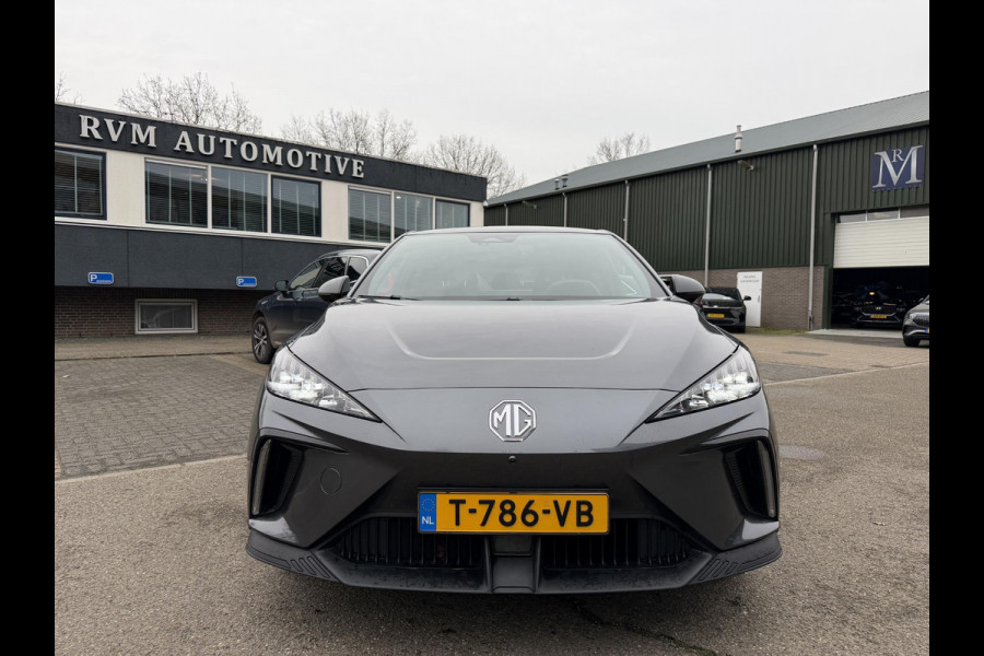 MG Mg4 electric Luxury 64 kWh SOH 95%  7 JAAR GARANTIE BIJ MG| SUPER COMPLETE AUTO| RONDOMZICHT CAMERA| STOEL+ STUUR VERWARMING| DODE HOEK