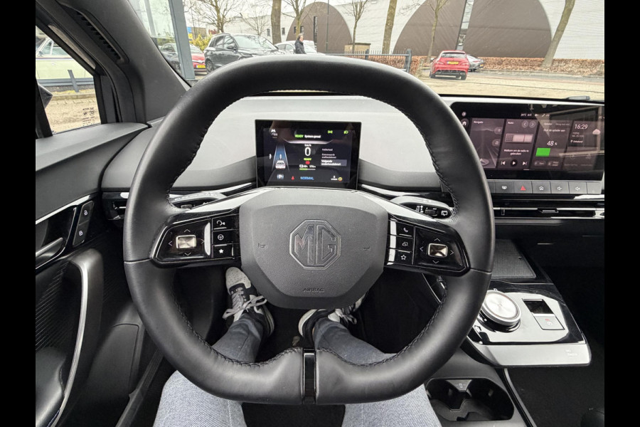 MG Mg4 electric Luxury 64 kWh SOH 95%  7 JAAR GARANTIE BIJ MG| SUPER COMPLETE AUTO| RONDOMZICHT CAMERA| STOEL+ STUUR VERWARMING| DODE HOEK