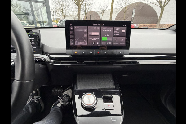 MG Mg4 electric Luxury 64 kWh SOH 95%  7 JAAR GARANTIE BIJ MG| SUPER COMPLETE AUTO| RONDOMZICHT CAMERA| STOEL+ STUUR VERWARMING| DODE HOEK