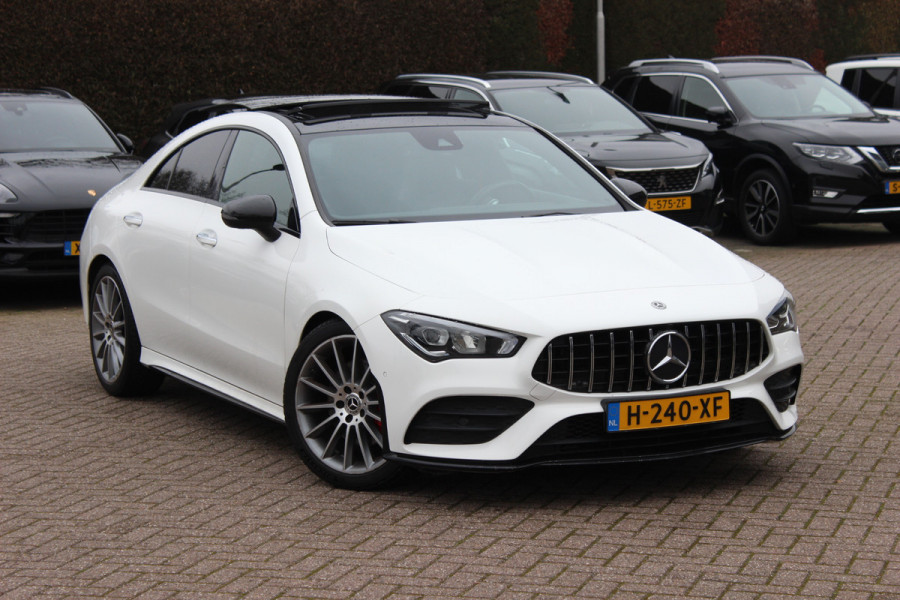 Mercedes-Benz CLA-Klasse 200 Business Solution AMG / Panoramadak / Camera / Sfeerverlichting / 18'' / Leder&Alcantara / Stoelverwarming / DAB / Cruise Control