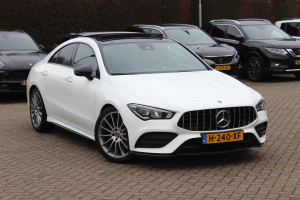 Mercedes-Benz CLA-Klasse 200 Business Solution AMG / Panoramadak / Camera / Sfeerverlichting / 18'' / Leder&Alcantara / Stoelverwarming / DAB / Cruise Control