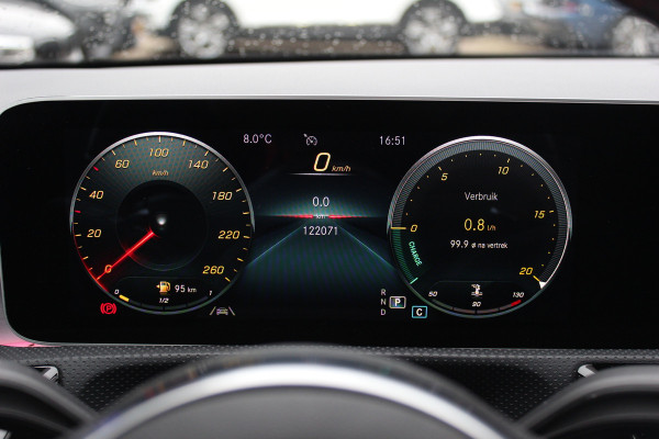 Mercedes-Benz CLA-Klasse 200 Business Solution AMG / Panoramadak / Camera / Sfeerverlichting / 18'' / Leder&Alcantara / Stoelverwarming / DAB / Cruise Control