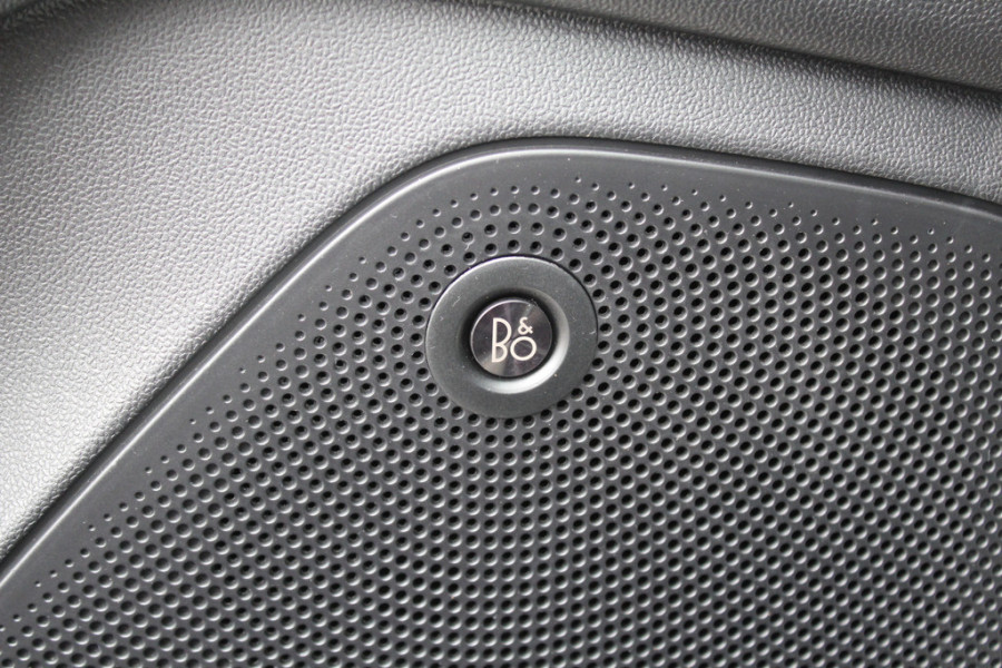 Ford Fiesta 1.0 EcoBoost Vignale Panoramadak / Camera / Leder / 18'' / Navigatie / B&O / Dodehoek / DAB / Stuur+Stoelverwarming / ACC