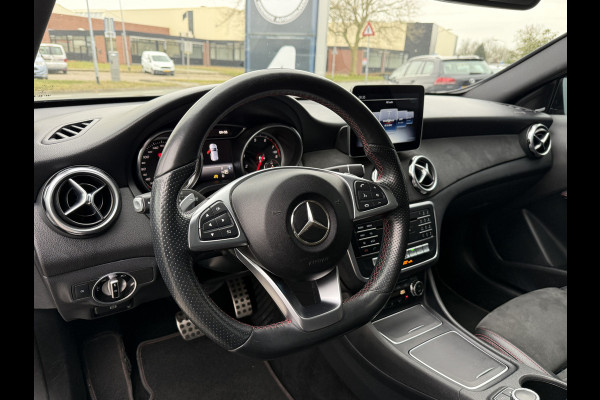 Mercedes-Benz GLA BWJ 2018 | 200 157PK Premium Plus AUTOMAAT | PANO DAK | CAMERA A | AMG-LINE | CLIMA | NAVI | STOELVERW | LEDER/ALCANTARA |