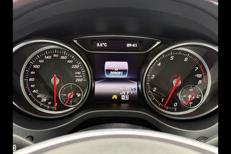 Mercedes-Benz GLA BWJ 2018 | 200 157PK Premium Plus AUTOMAAT | PANO DAK | CAMERA A | AMG-LINE | CLIMA | NAVI | STOELVERW | LEDER/ALCANTARA |
