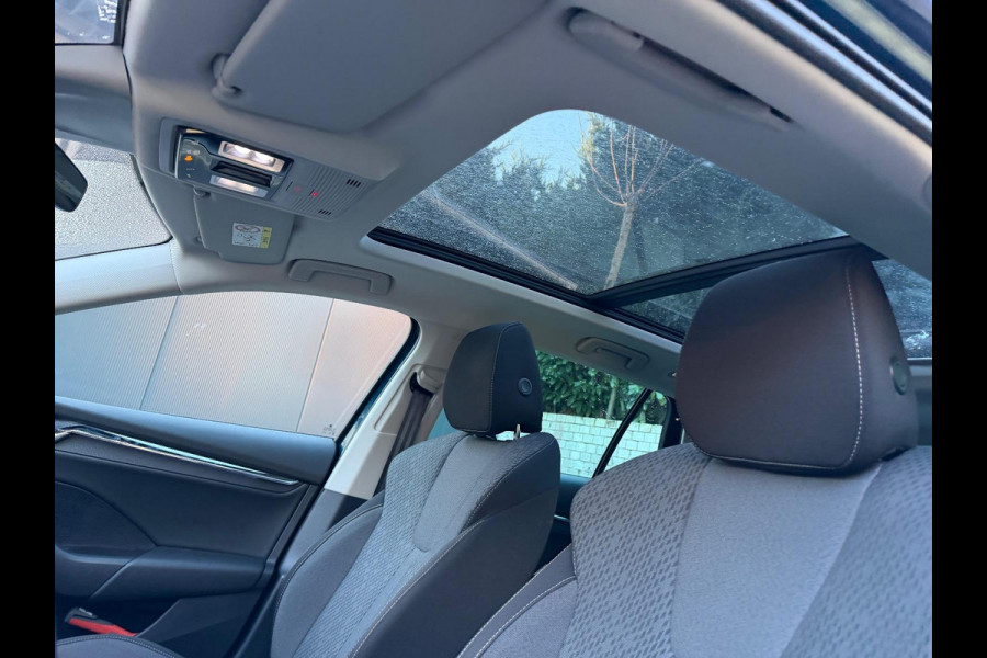 Škoda Octavia Combi 1.5 e-TSI BUSINESS PLUS 150 PK 1e EIG AUTOMAAT SCHUIF/KANTEL PANORAMADAK.GROTE WEG KM !