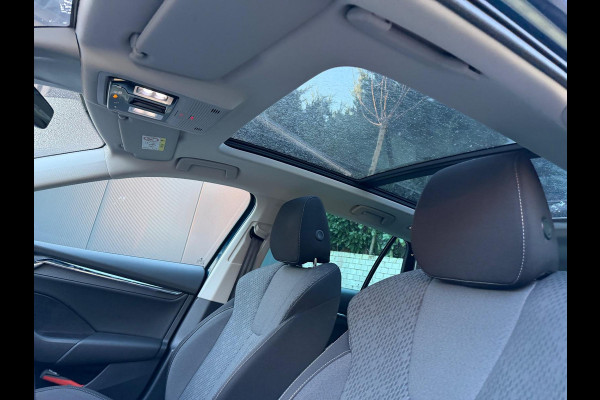 Škoda Octavia Combi 1.5 e-TSI BUSINESS PLUS 150 PK 1e EIG AUTOMAAT SCHUIF/KANTEL PANORAMADAK.GROTE WEG KM !