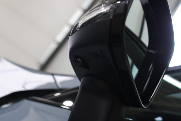 Volvo XC60 2.0 T6 Plug-in hybrid AWD Plus Dark *Pano*H/K*360 Camera*Leder*