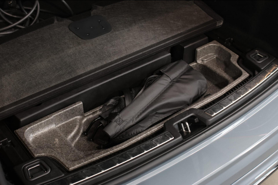 Volvo XC60 2.0 T6 Plug-in hybrid AWD Plus Dark *Pano*H/K*360 Camera*Leder*