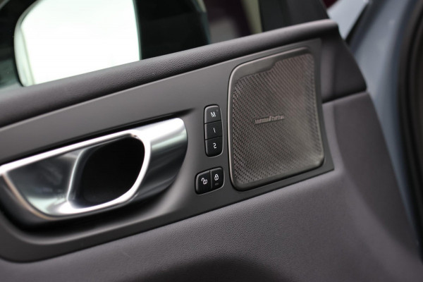 Volvo XC60 2.0 T6 Plug-in hybrid AWD Plus Dark *Pano*H/K*360 Camera*Leder*