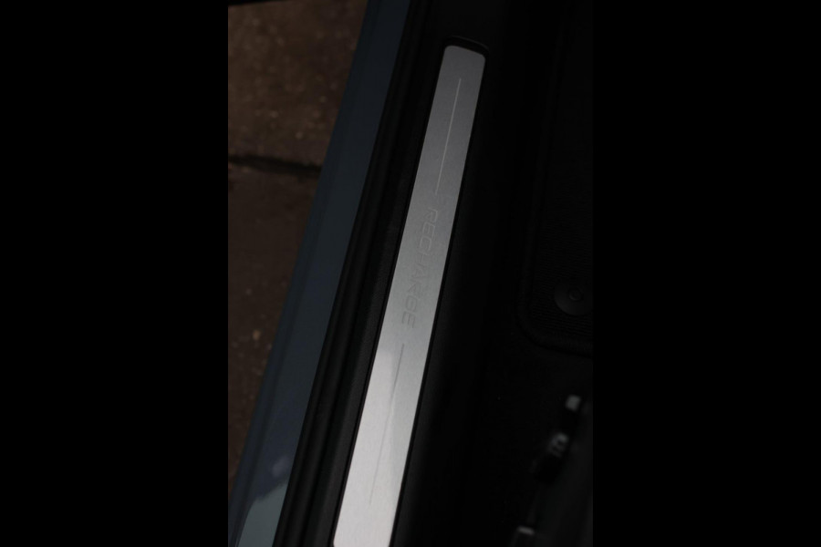 Volvo XC60 2.0 T6 Plug-in hybrid AWD Plus Dark *Pano*H/K*360 Camera*Leder*