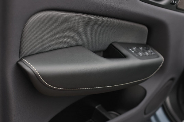 Volvo XC60 2.0 T6 Plug-in hybrid AWD Plus Dark *Pano*H/K*360 Camera*Leder*