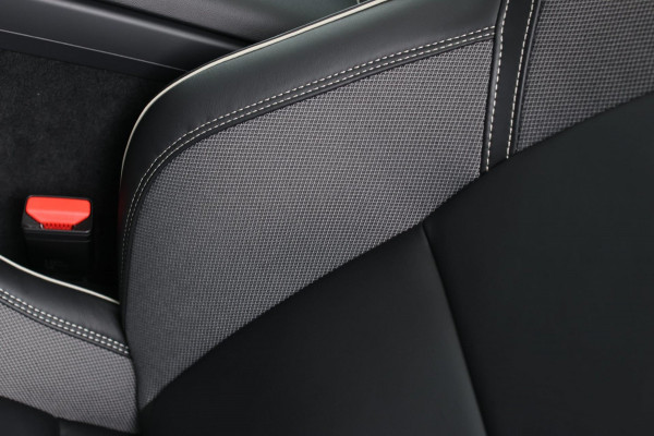 Volvo XC60 2.0 T6 Plug-in hybrid AWD Plus Dark *Pano*H/K*360 Camera*Leder*