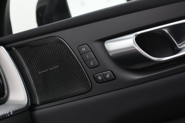 Volvo XC60 2.0 T6 Plug-in hybrid AWD Plus Dark *Pano*H/K*360 Camera*Leder*