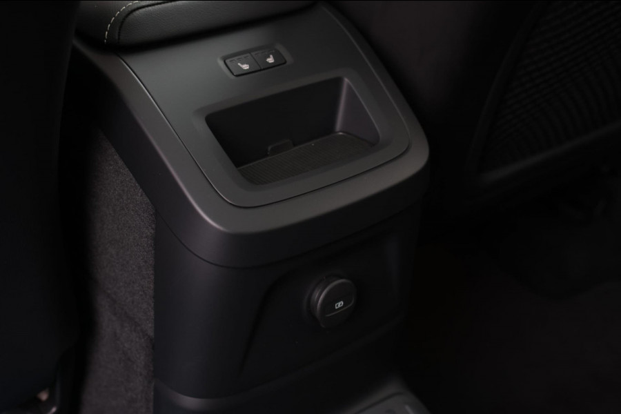 Volvo XC60 2.0 T6 Plug-in hybrid AWD Plus Dark *Pano*H/K*360 Camera*Leder*