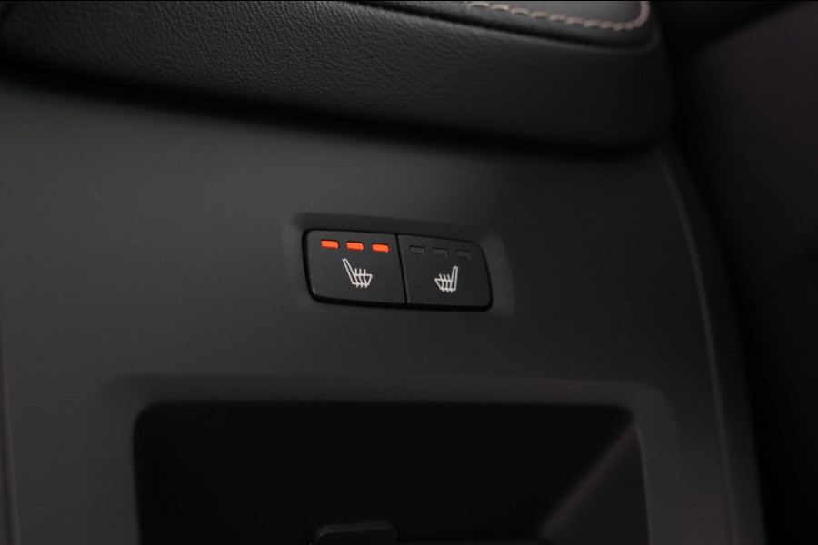 Volvo XC60 2.0 T6 Plug-in hybrid AWD Plus Dark *Pano*H/K*360 Camera*Leder*