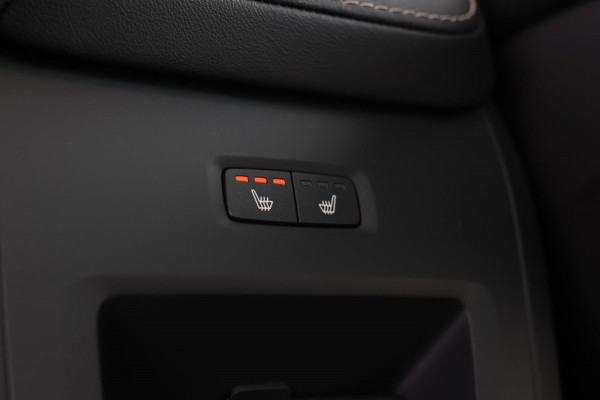 Volvo XC60 2.0 T6 Plug-in hybrid AWD Plus Dark *Pano*H/K*360 Camera*Leder*